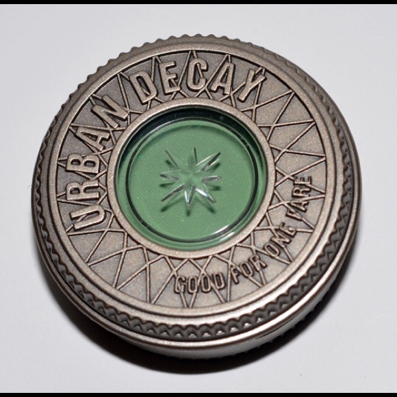 Urban Decay Matte Eye Shadow - Chronic - Picture 3 of 5